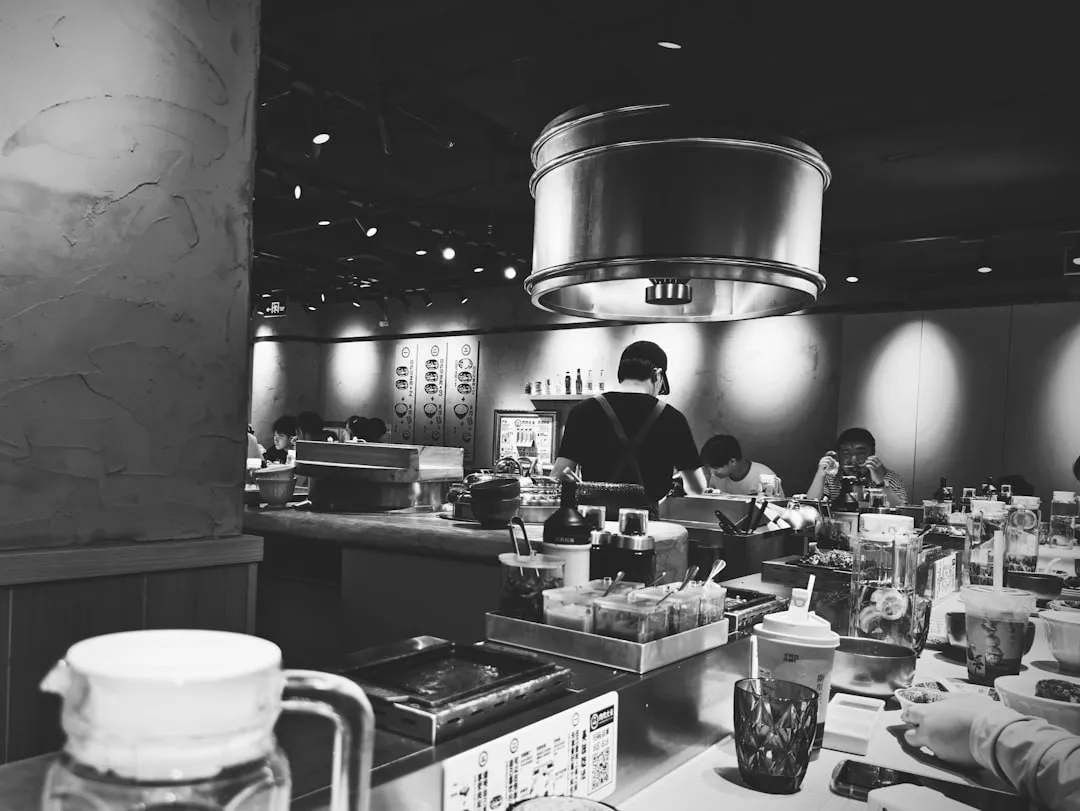 杭州写字楼卷帘遮光方案设计与光环境优化要点